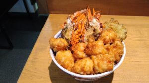 伊勢海老天丼を堪能！福島県いわき市の『さかなや食堂 ウロコジュウ』訪問記